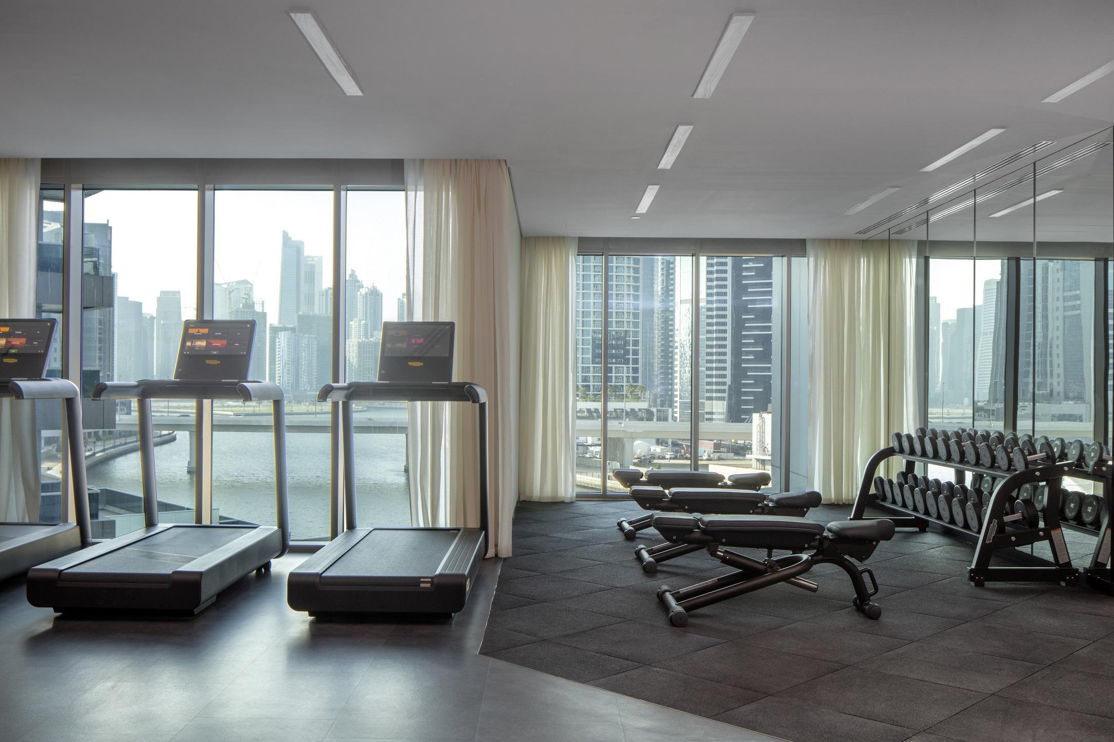 Hyde Hotel Dubai Bagian luar foto The gym at the hotel