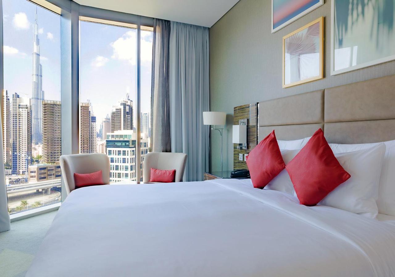 Hyde Hotel Dubai Bagian luar foto A bedroom at the Address Downtown Hotel
