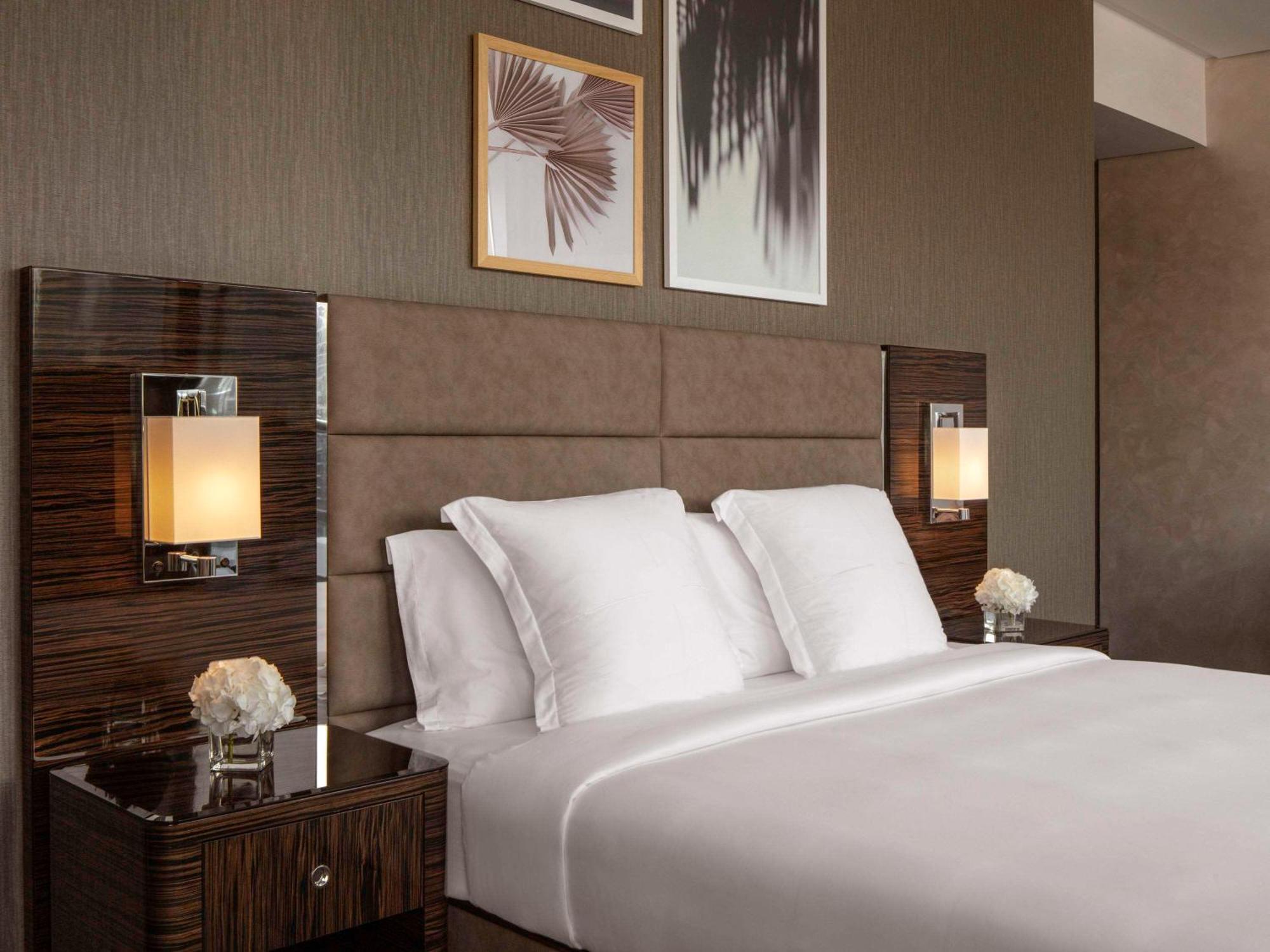 Hyde Hotel Dubai Bagian luar foto A bedroom at the hotel