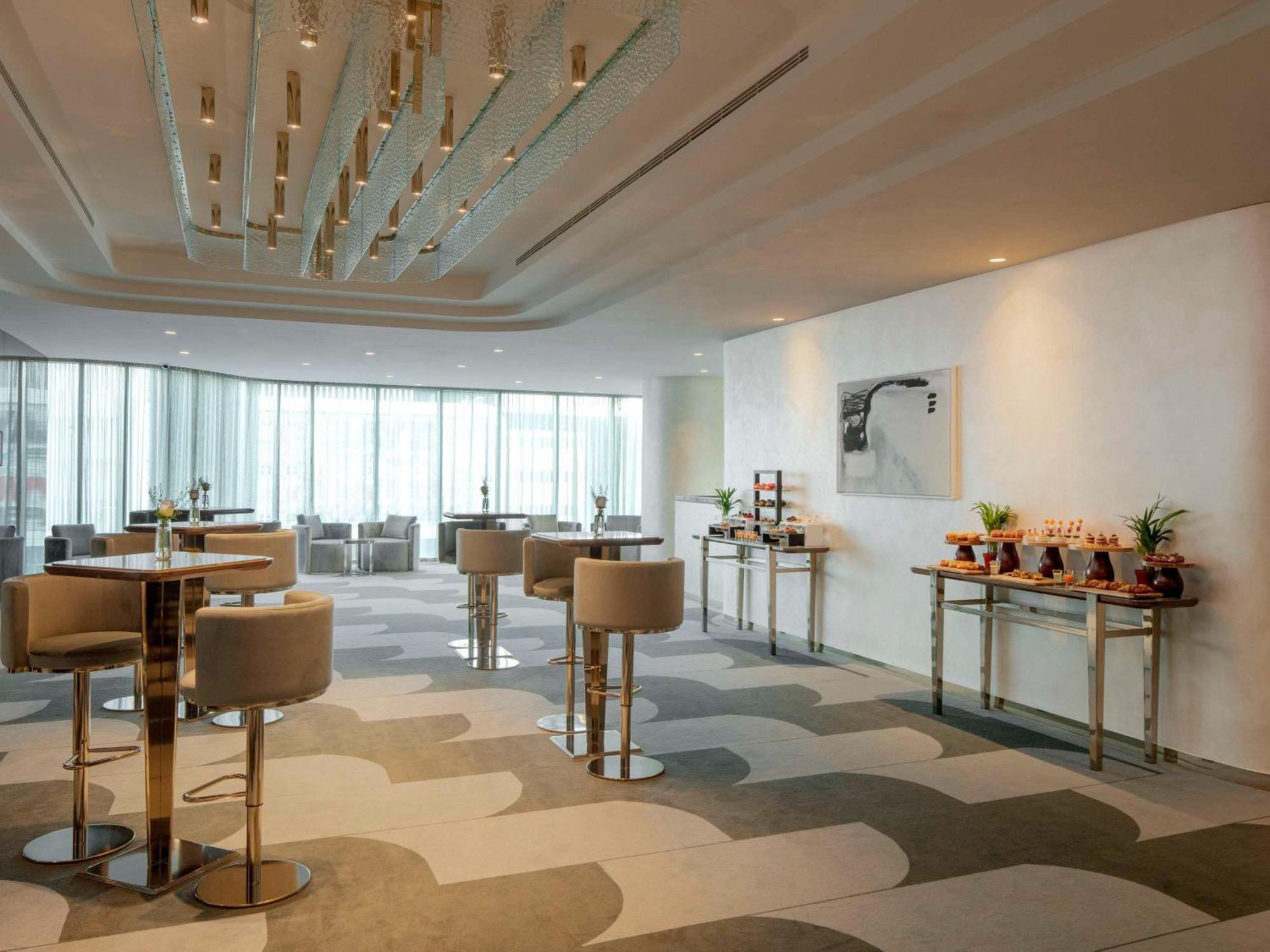 Hyde Hotel Dubai Bagian luar foto The lounge at the airport